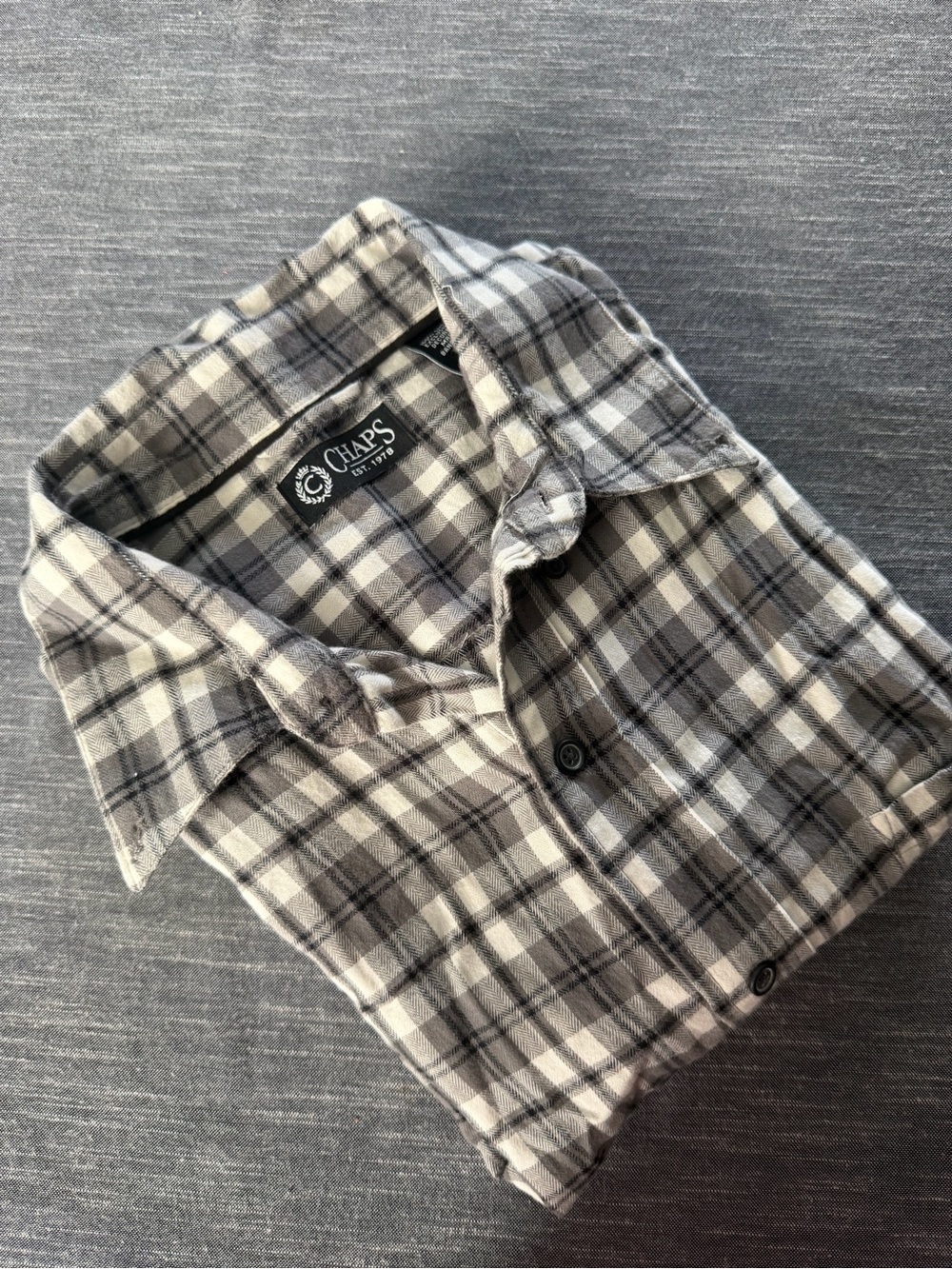 Chaps Men's Gray and White Plaid Flannel Button-Down Shirt